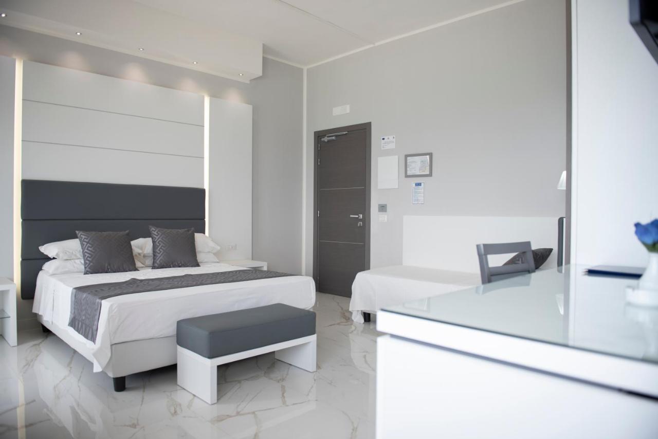 Hotel Blu ปอร์โตเชซาเรโอ ภายนอก รูปภาพ